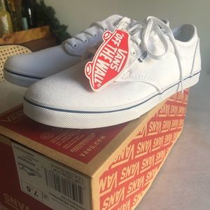 NWT: Vans White w/Navy Atwood low sneaker